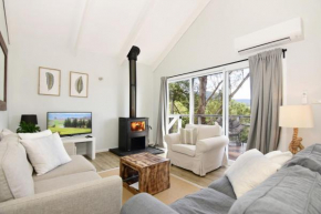 Treetops - Three bedroom home with great views, in the village!, Kangaroo Valley